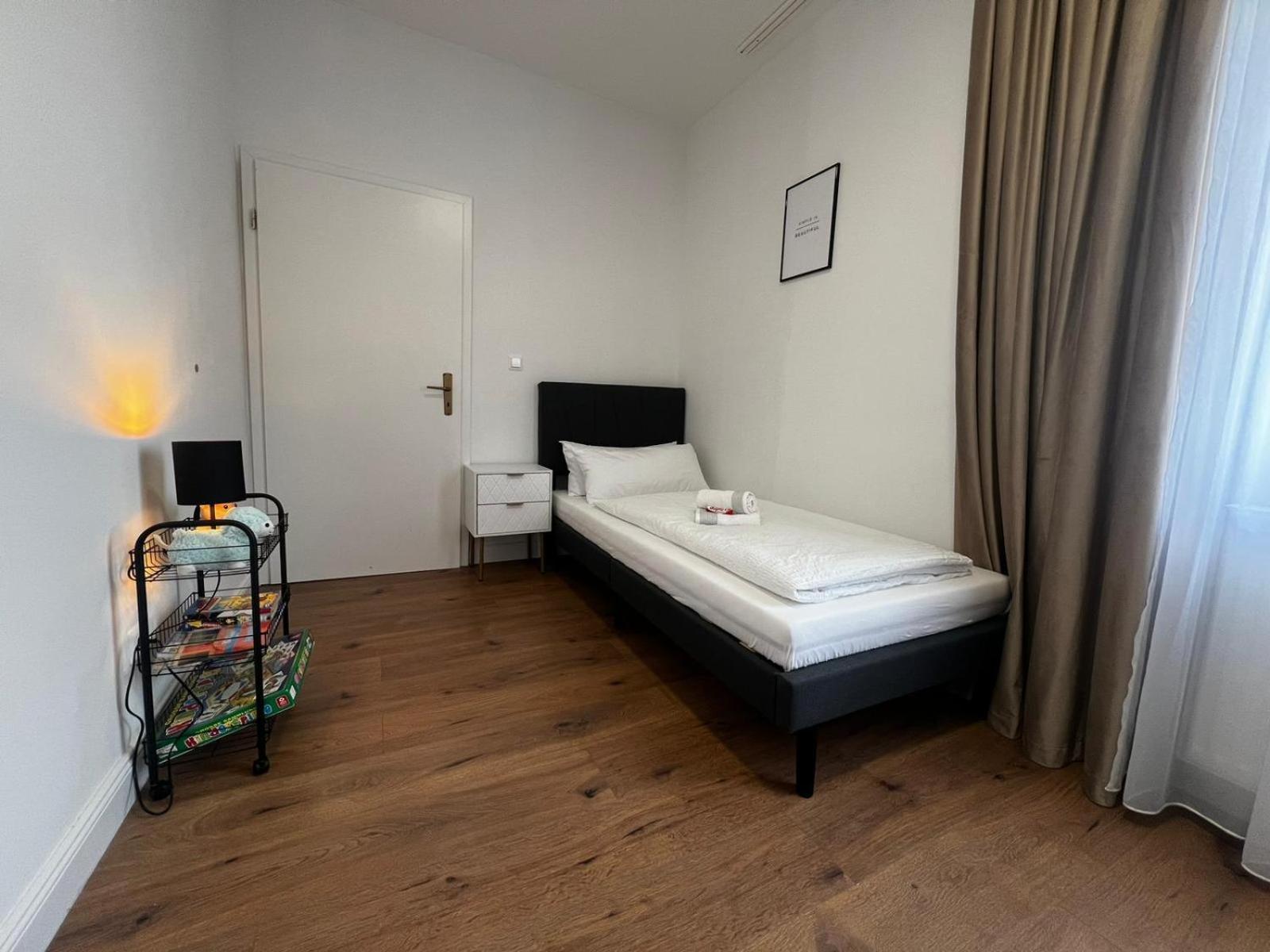 105 Quadratmeter Apartment, Parkplatz, Kinderfreundlich, 6 Personen, Wifi, Vollausgestattete Kueche, Crimmitschau Kültér fotó
