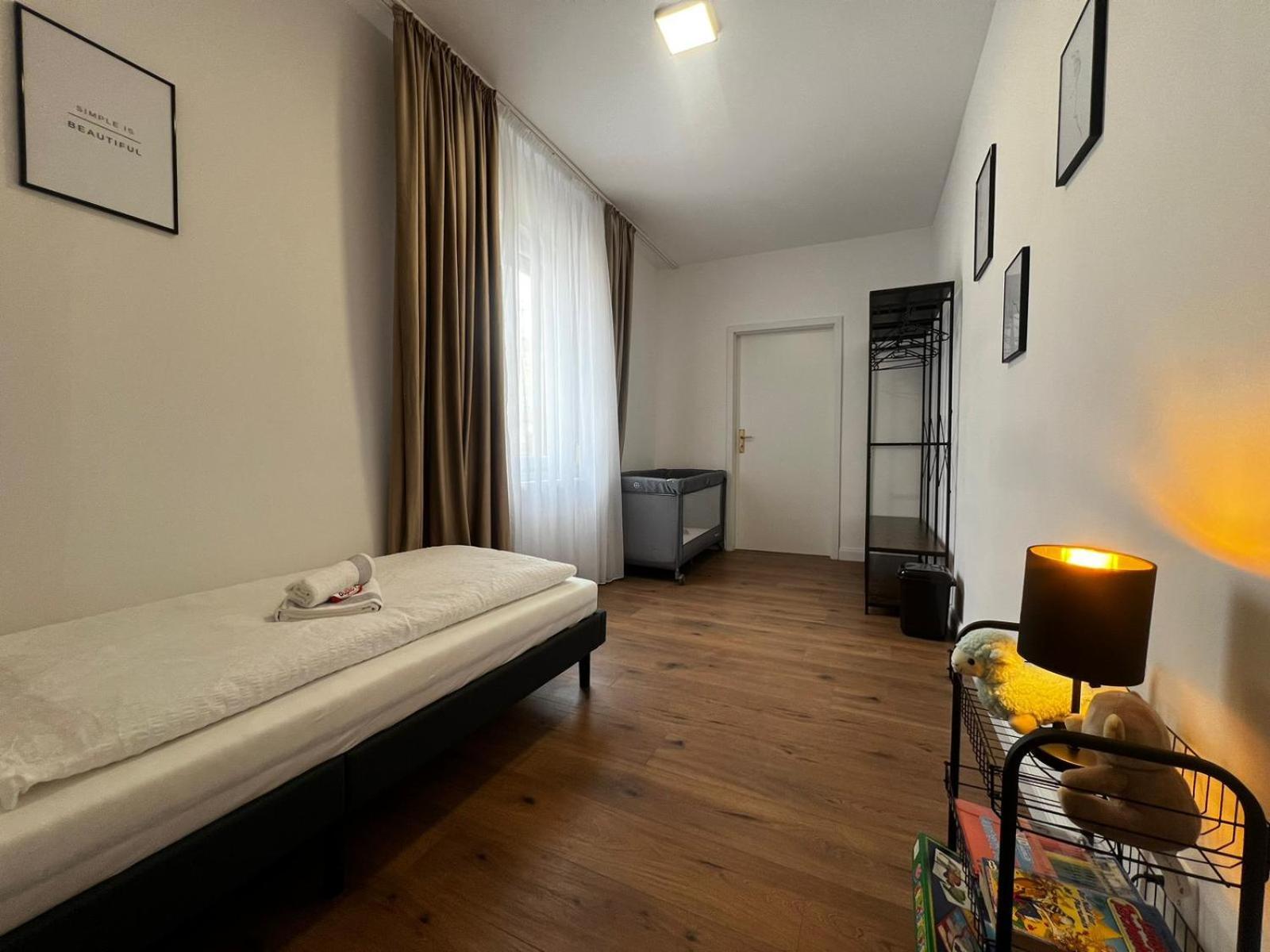 105 Quadratmeter Apartment, Parkplatz, Kinderfreundlich, 6 Personen, Wifi, Vollausgestattete Kueche, Crimmitschau Kültér fotó