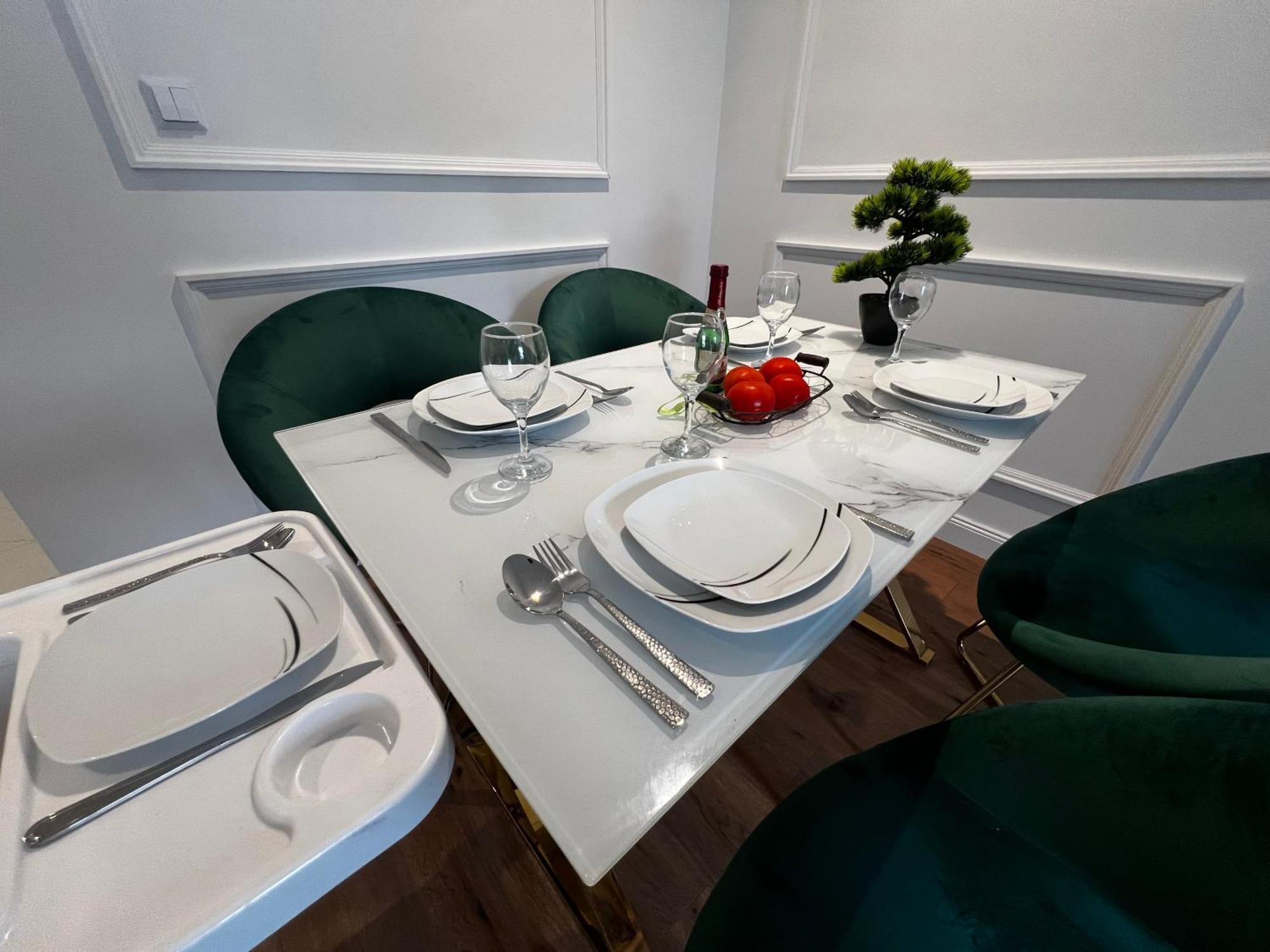 105 Quadratmeter Apartment, Parkplatz, Kinderfreundlich, 6 Personen, Wifi, Vollausgestattete Kueche, Crimmitschau Kültér fotó
